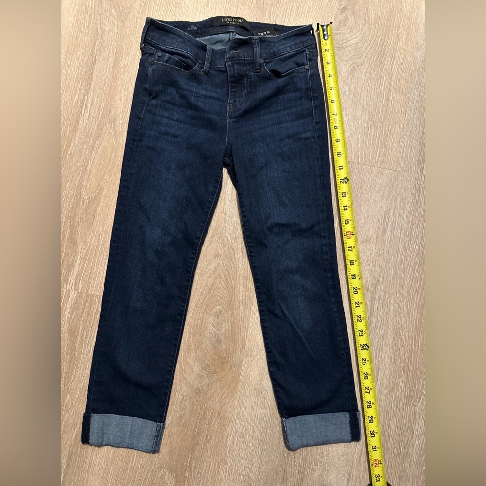Liverpool Los Angeles Dark Wash Capri Jeans! Cropped, Fitted, Mid Rise Size 0
